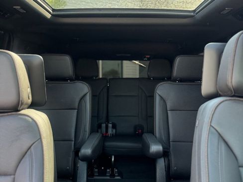 Used 2023 Chevrolet Tahoe High Country image 12