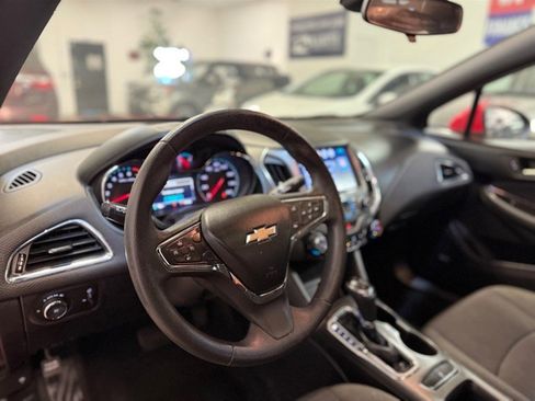 Used 2017 Chevrolet Cruze LT w/ Sun And Sound Package image 10