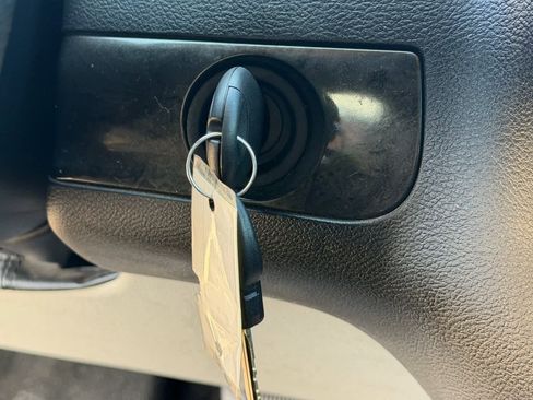 Used 2018 Dodge Grand Caravan SE w/ UConnect Hands-Free Group image 24