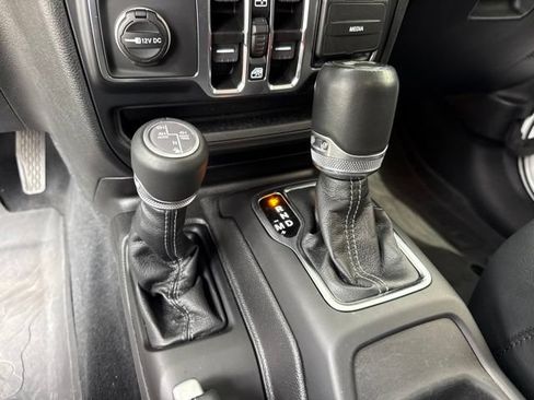Used 2024 Jeep Wrangler Unlimited Sahara w/ Technology Group AWD/4WD image 10