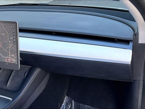 Used 2021 Tesla Model Y Long Range image 17