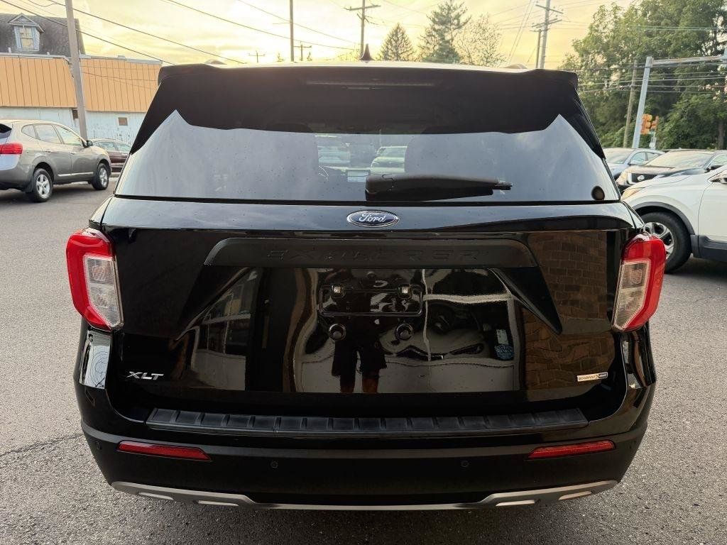 Used 2020 Ford Explorer XLT w/ Equipment Group 202A AWD/4WD image 4