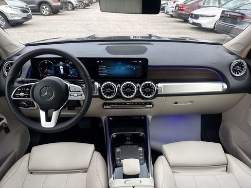 Used 2022 Mercedes-Benz GLB 250 4MATIC w/ Premium Package Lite image 23
