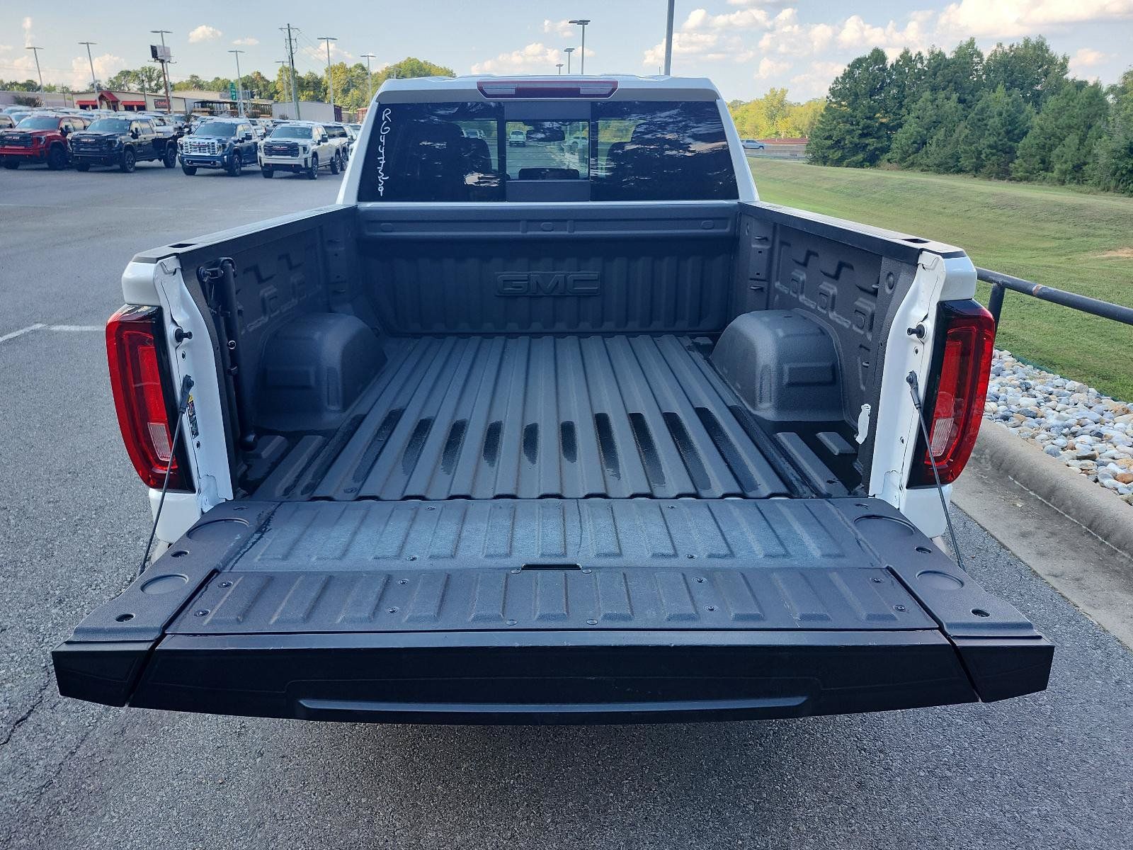 Used 2024 GMC Sierra 1500 SLT w/ SLT Premium Plus Package AWD/4WD image 8