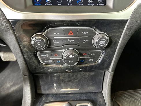 Used 2023 Chrysler 300 Touring L w/ Popular Equipment Group image 23