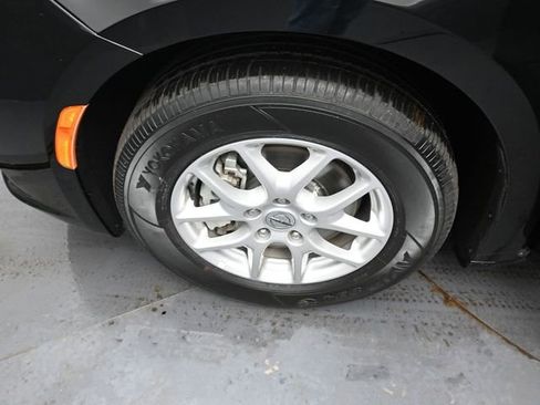 Used 2024 Chrysler Pacifica Touring-L image 38