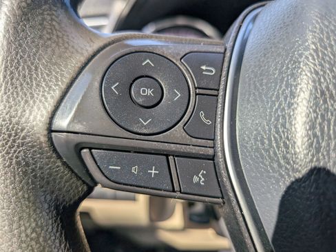 Used 2018 Toyota Camry LE FWD image 25