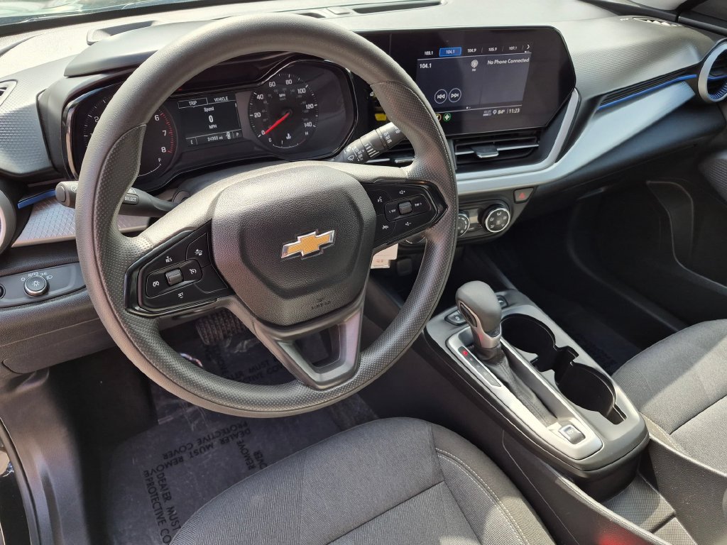 Used 2025 Chevrolet Trax LS FWD image 14