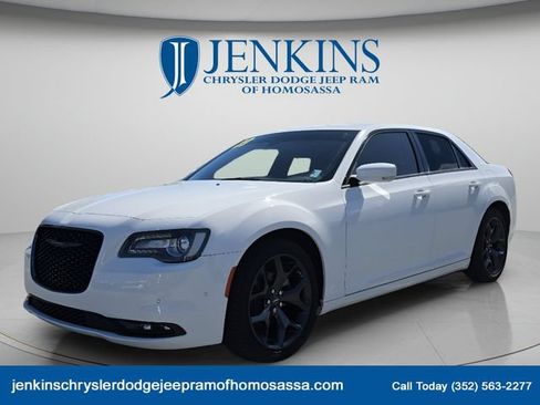 Used 2023 Chrysler 300 S w/ Comfort Group RWD image 11