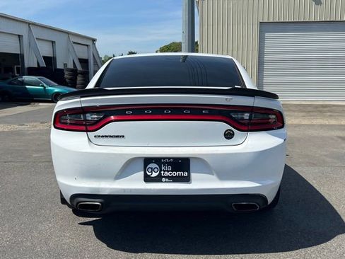 Used 2016 Dodge Charger SE w/ Blacktop Package RWD image 10