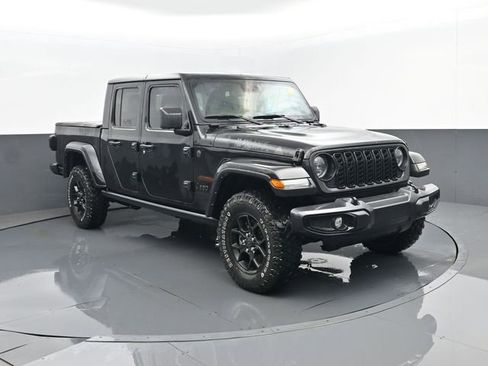 Used 2024 Jeep Gladiator Sport AWD/4WD image 3