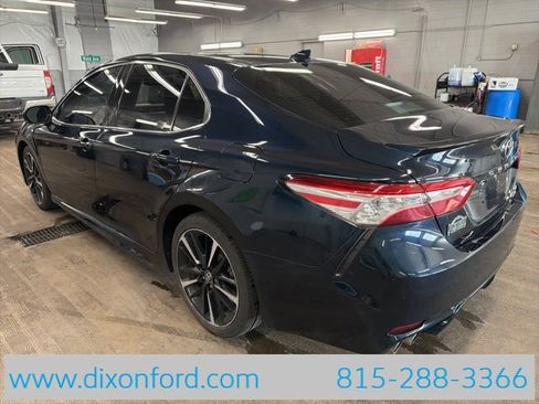 Used 2020 Toyota Camry XSE image 3
