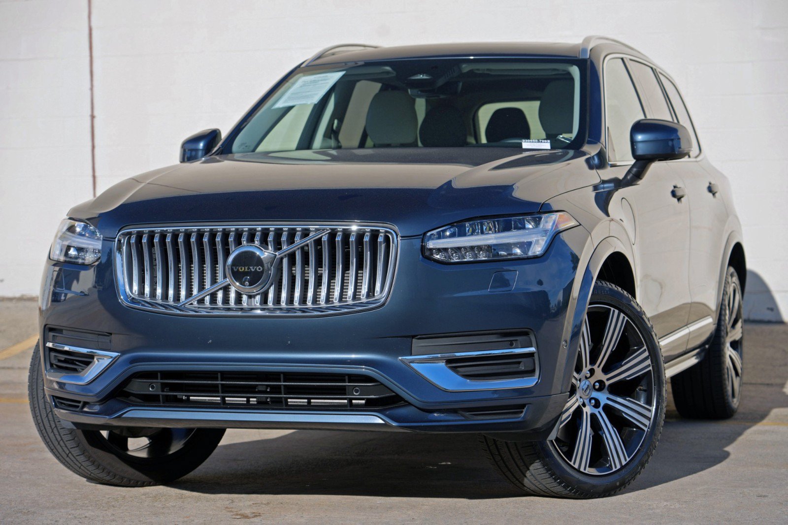 Used 2024 Volvo XC90 T8 Plus w/ Protection Package Premier AWD/4WD image 3