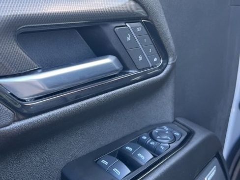 Used 2025 GMC Sierra 2500 AT4 w/ AT4 Premium Plus Package image 11