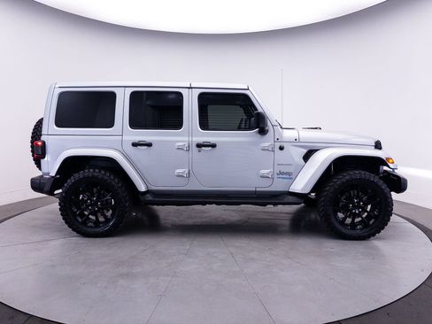 Used 2022 Jeep Wrangler Unlimited Sahara AWD/4WD image 48