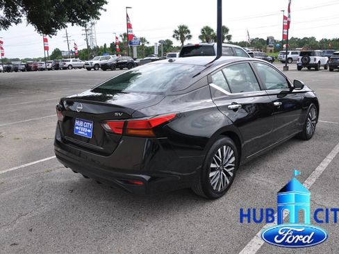 Used 2024 Nissan Altima 2.5 SV FWD image 5