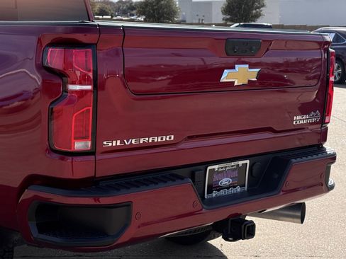 Used 2024 Chevrolet Silverado 2500 High Country w/ High Country Premium Package image 6