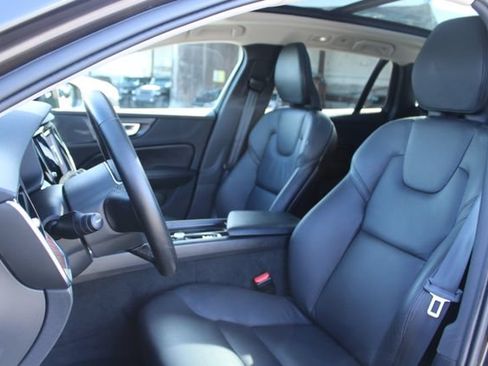 Used 2025 Volvo V60 B5 Cross Country Plus AWD/4WD image 36