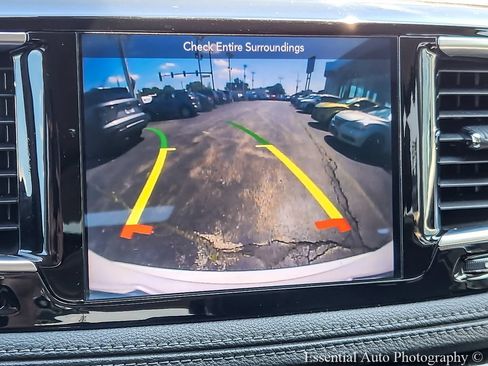 Used 2018 Chrysler Pacifica Limited FWD image 18