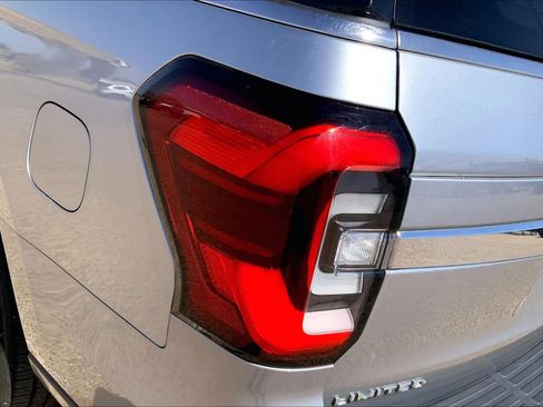 Used 2024 Ford Expedition Max Limited image 31