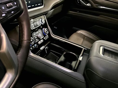Used 2024 GMC Yukon Denali AWD/4WD image 17