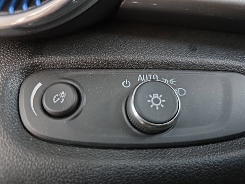 Used 2025 Chevrolet Trax LT w/ LT Convenience Package image 23