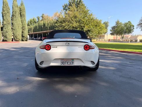 Used 2017 MAZDA MX-5 Miata Club w/ Brembo/BBS Package RWD image 6