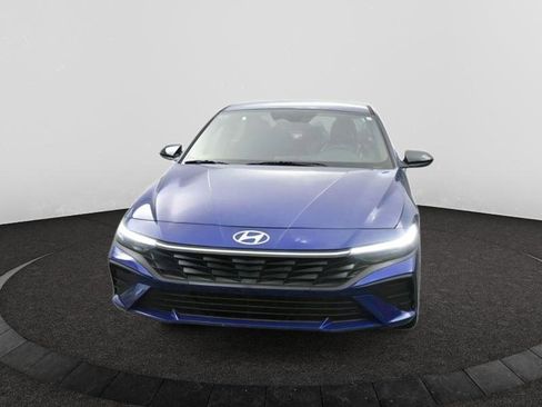 Used 2025 Hyundai Elantra SEL image 2