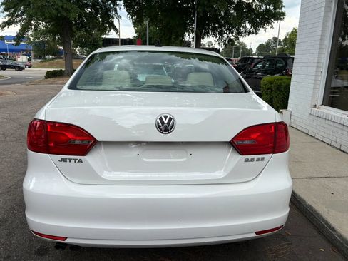 Used 2011 Volkswagen Jetta SE FWD image 6