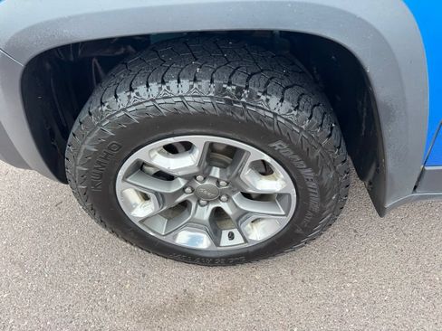 Used 2019 Jeep Cherokee Trailhawk w/ Cold Weather Group AWD/4WD image 30