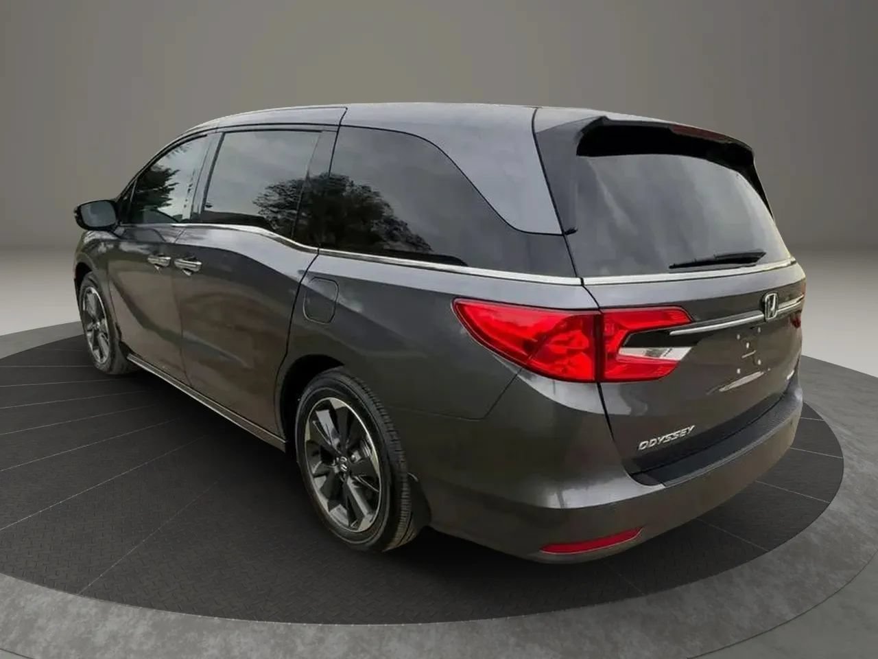 Used 2024 Honda Odyssey Elite image 4