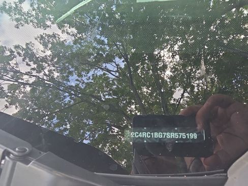 Used 2025 Chrysler Pacifica Select FWD image 4