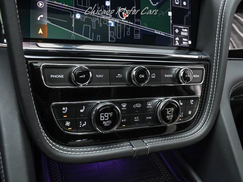 Used 2023 Bentley Bentayga Plug-In Hybrid image 17