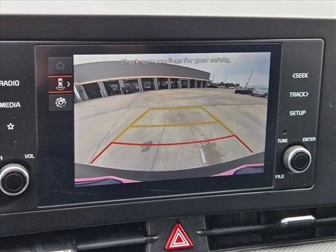 Used 2025 Kia Sportage LX FWD image 12