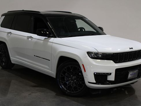 Used 2023 Jeep Grand Cherokee L Summit w/ High Altitude Package image 2