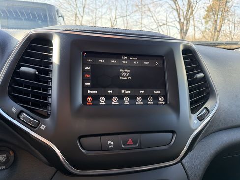 Certified 2020 Jeep Cherokee Latitude Plus w/ Cold Weather Group image 16