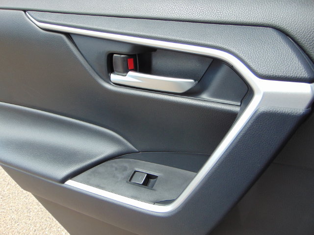 Used 2025 Toyota RAV4 XLE FWD image 23