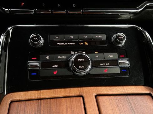 Used 2018 Lincoln Navigator Premiere RWD image 21