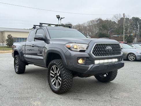 Used 2018 Toyota Tacoma TRD Off-Road image 4