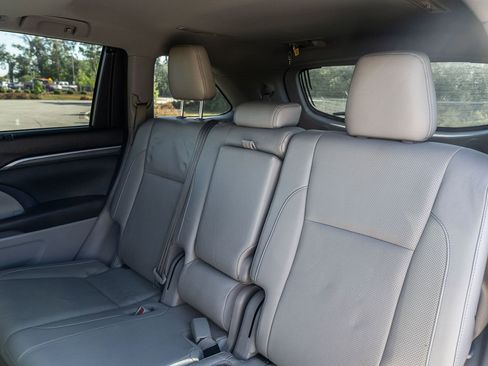 Used 2017 Toyota Highlander Limited image 18