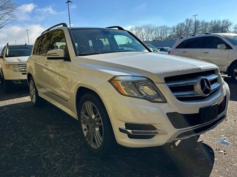 Used 2015 Mercedes-Benz GLK 350 4MATIC image 2