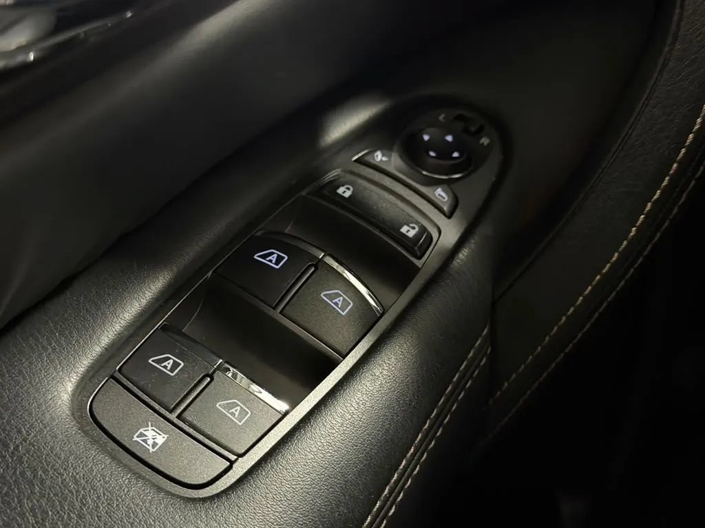 Used 2022 Nissan Armada Platinum w/ Captain's Chairs Package RWD image 33