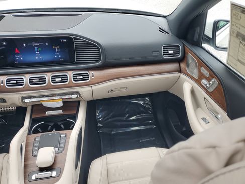 New 2026 Mercedes-Benz GLS 580 4MATIC image 17