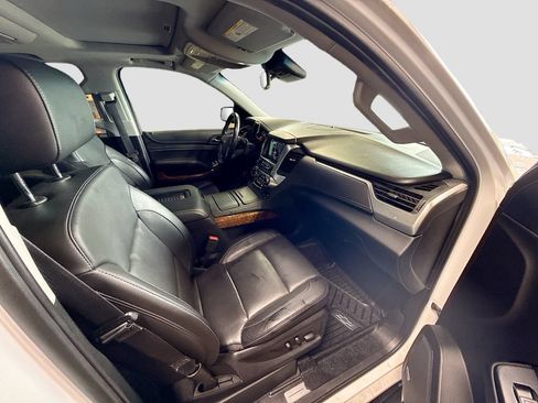 Used 2019 Chevrolet Suburban Premier AWD/4WD image 30
