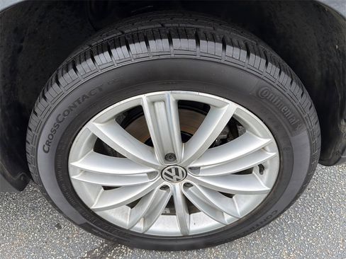 Used 2016 Volkswagen Tiguan SE image 12