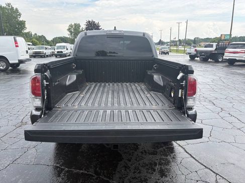 Used 2021 Toyota Tacoma TRD Sport AWD/4WD image 7
