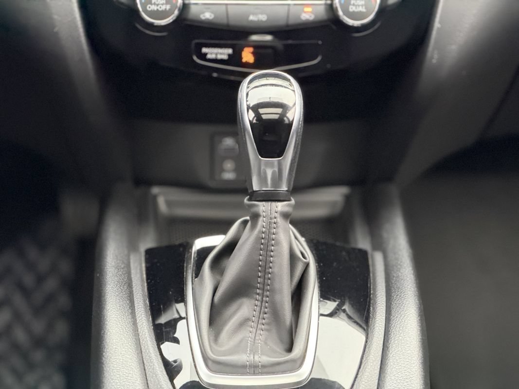 Used 2017 Nissan Rogue SV AWD/4WD image 17