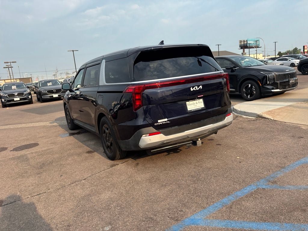 Used 2025 Kia Carnival FWD image 7