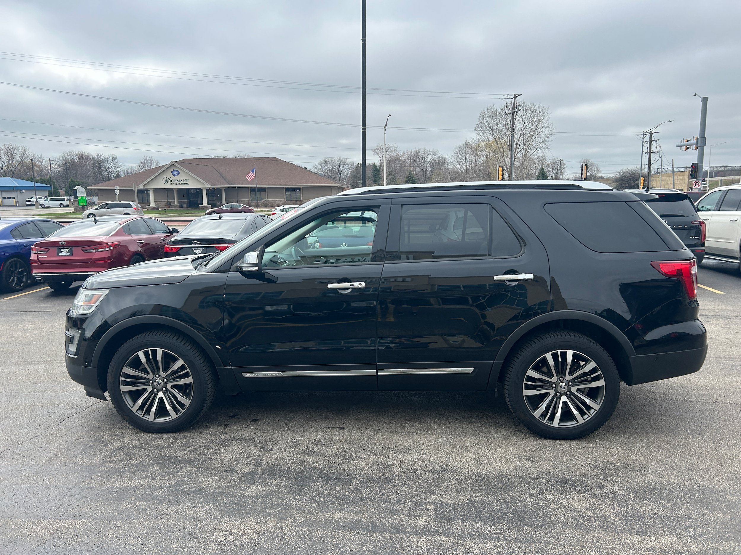 Used 2016 Ford Explorer Platinum AWD/4WD image 3