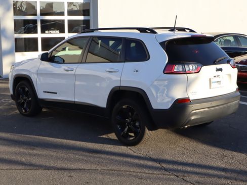 Used 2020 Jeep Cherokee Latitude Plus image 8
